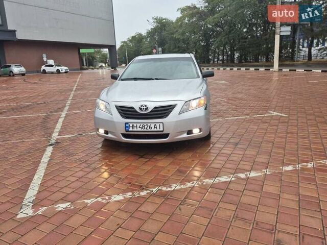 Серый Тойота Камри, объемом двигателя 3.5 л и пробегом 180 тыс. км за 5400 $, фото 2 на Automoto.ua