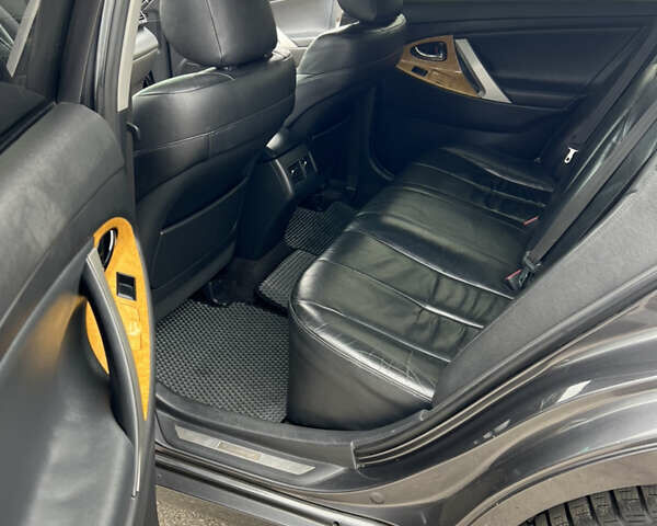 Серый Тойота Камри, объемом двигателя 2.36 л и пробегом 230 тыс. км за 9200 $, фото 11 на Automoto.ua