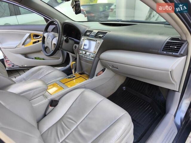 Серый Тойота Камри, объемом двигателя 3.5 л и пробегом 219 тыс. км за 8750 $, фото 8 на Automoto.ua