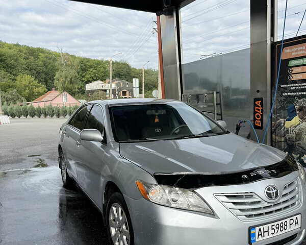 Серый Тойота Камри, объемом двигателя 2.36 л и пробегом 220 тыс. км за 8400 $, фото 3 на Automoto.ua