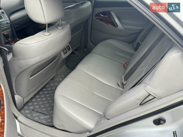 Тойота Камри 2006 в Днепре (Днепропетровске) на Automoto.ua Серый Тойота Камри, объемом двигателя 3.5 л и пробегом 255 тыс. км за 8500 $, фото 7 на Automoto.ua