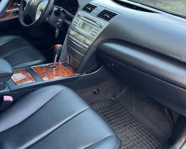 Серый Тойота Камри, объемом двигателя 3.5 л и пробегом 293 тыс. км за 7600 $, фото 22 на Automoto.ua