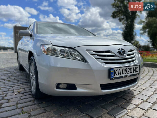 Сірий Тойота Камрі, об'ємом двигуна 2.36 л та пробігом 307 тис. км за 7200 $, фото 4 на Automoto.ua