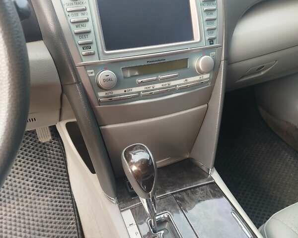 Сірий Тойота Камрі, об'ємом двигуна 3.5 л та пробігом 323 тис. км за 8000 $, фото 12 на Automoto.ua