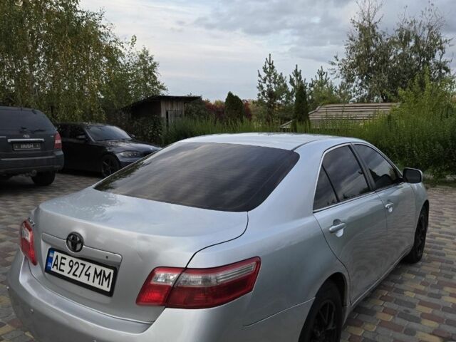 Серый Тойота Камри, объемом двигателя 2.4 л и пробегом 217 тыс. км за 7500 $, фото 6 на Automoto.ua