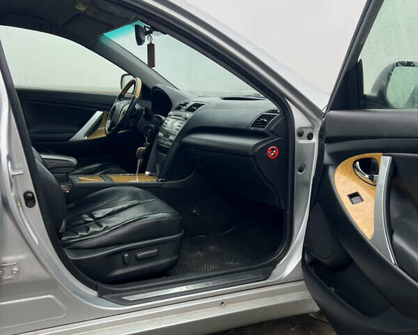 Сірий Тойота Камрі, об'ємом двигуна 3.46 л та пробігом 363 тис. км за 7999 $, фото 36 на Automoto.ua