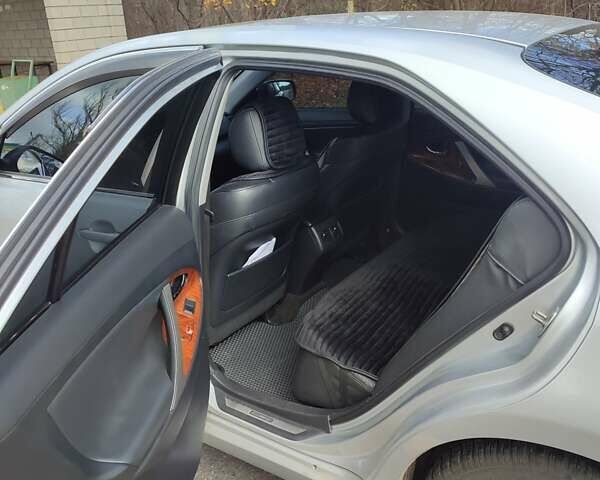 Серый Тойота Камри, объемом двигателя 2.36 л и пробегом 247 тыс. км за 10500 $, фото 4 на Automoto.ua