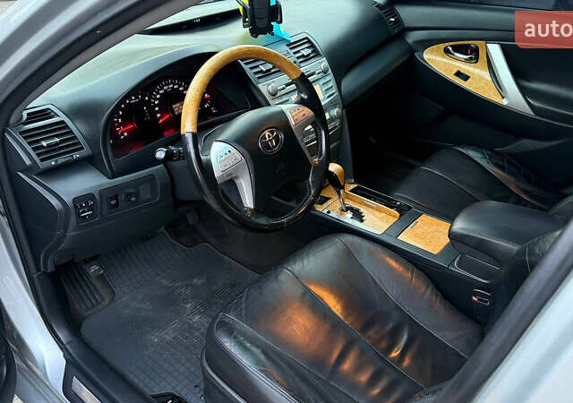 Сірий Тойота Камрі, об'ємом двигуна 3.46 л та пробігом 315 тис. км за 6599 $, фото 2 на Automoto.ua