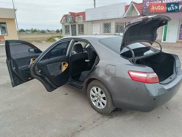 Серый Тойота Камри, объемом двигателя 2.4 л и пробегом 155 тыс. км за 7600 $, фото 9 на Automoto.ua