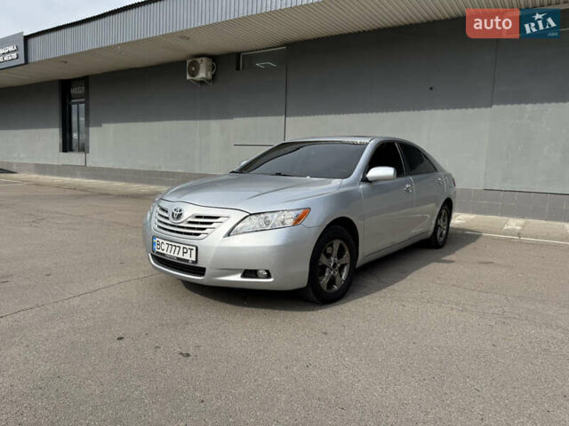 Серый Тойота Камри, объемом двигателя 3.46 л и пробегом 246 тыс. км за 8350 $, фото 1 на Automoto.ua