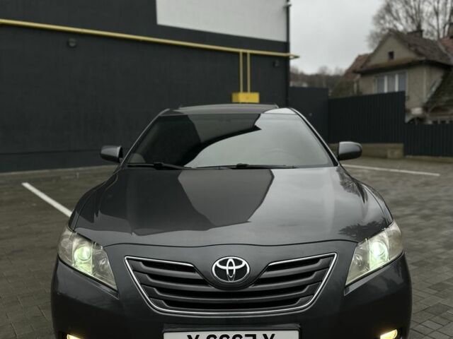 Серый Тойота Камри, объемом двигателя 2.4 л и пробегом 350 тыс. км за 6500 $, фото 7 на Automoto.ua