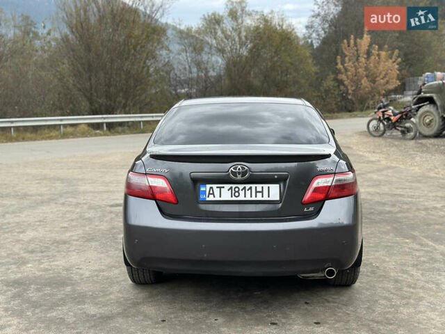 Серый Тойота Камри, объемом двигателя 2.36 л и пробегом 274 тыс. км за 8300 $, фото 5 на Automoto.ua