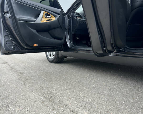 Серый Тойота Камри, объемом двигателя 2.36 л и пробегом 230 тыс. км за 9200 $, фото 13 на Automoto.ua