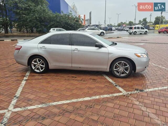 Серый Тойота Камри, объемом двигателя 3.5 л и пробегом 180 тыс. км за 5400 $, фото 3 на Automoto.ua