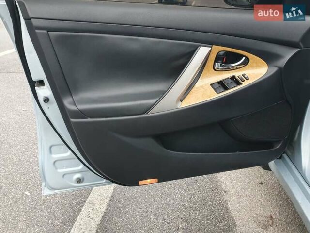 Сірий Тойота Камрі, об'ємом двигуна 2.4 л та пробігом 250 тис. км за 6500 $, фото 26 на Automoto.ua