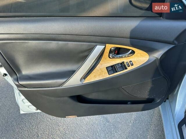 Серый Тойота Камри, объемом двигателя 2.36 л и пробегом 240 тыс. км за 6500 $, фото 15 на Automoto.ua
