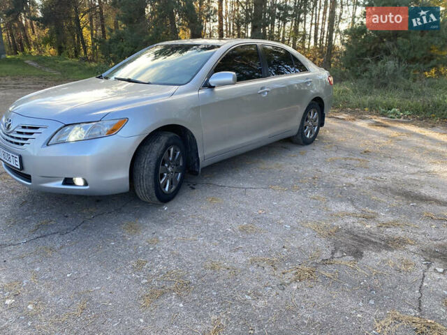 Серый Тойота Камри, объемом двигателя 2.4 л и пробегом 272 тыс. км за 7500 $, фото 2 на Automoto.ua