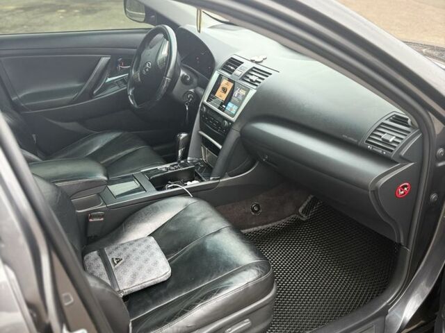 Серый Тойота Камри, объемом двигателя 3.5 л и пробегом 264 тыс. км за 9200 $, фото 8 на Automoto.ua