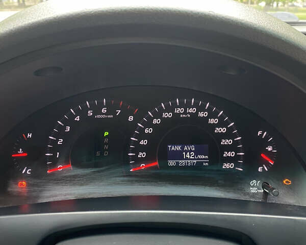 Сірий Тойота Камрі, об'ємом двигуна 3.5 л та пробігом 231 тис. км за 8000 $, фото 17 на Automoto.ua