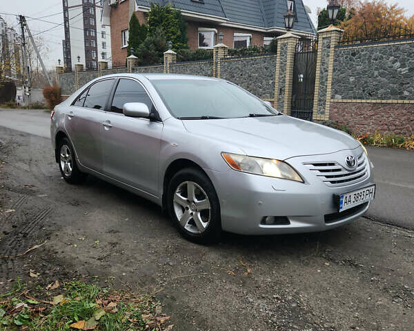 Серый Тойота Камри, объемом двигателя 3.46 л и пробегом 450 тыс. км за 7800 $, фото 2 на Automoto.ua