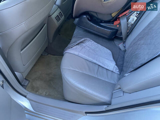 Серый Тойота Камри, объемом двигателя 2.4 л и пробегом 272 тыс. км за 7500 $, фото 24 на Automoto.ua