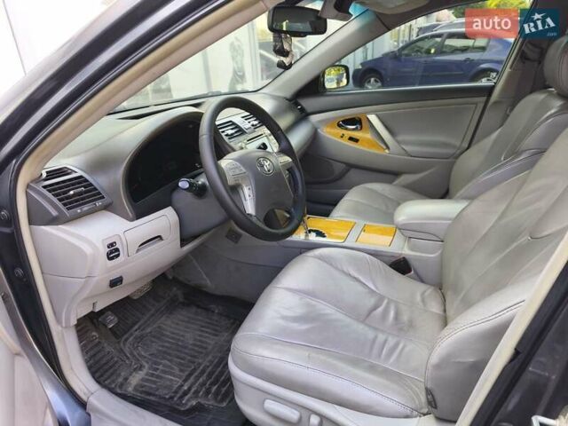 Серый Тойота Камри, объемом двигателя 3.5 л и пробегом 219 тыс. км за 8750 $, фото 7 на Automoto.ua