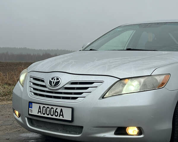 Сірий Тойота Камрі, об'ємом двигуна 3.46 л та пробігом 363 тис. км за 7999 $, фото 9 на Automoto.ua