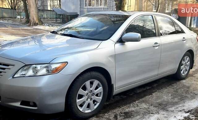 Серый Тойота Камри, объемом двигателя 3.5 л и пробегом 130 тыс. км за 10500 $, фото 1 на Automoto.ua