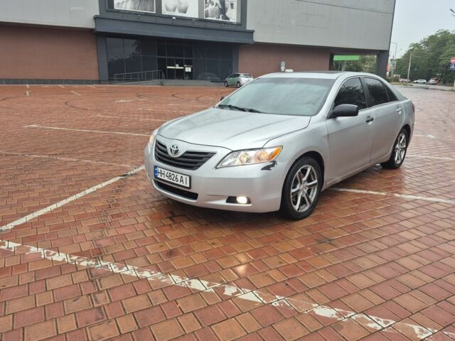 Серый Тойота Камри, объемом двигателя 3.5 л и пробегом 170 тыс. км за 5700 $, фото 1 на Automoto.ua