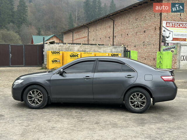 Серый Тойота Камри, объемом двигателя 2.36 л и пробегом 274 тыс. км за 8300 $, фото 3 на Automoto.ua