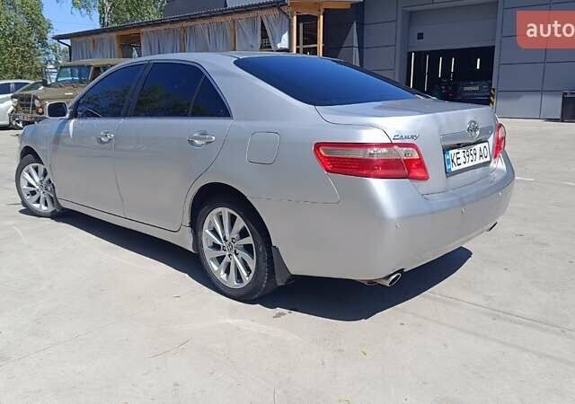 Сірий Тойота Камрі, об'ємом двигуна 3.5 л та пробігом 323 тис. км за 8000 $, фото 3 на Automoto.ua