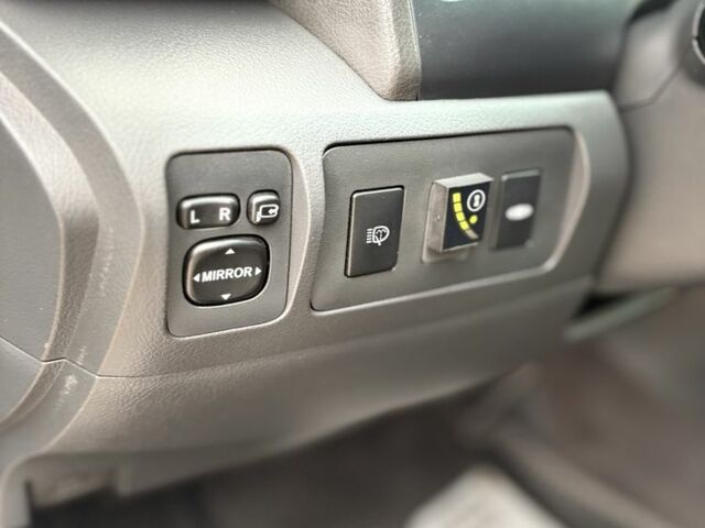 Серый Тойота Камри, объемом двигателя 3.5 л и пробегом 264 тыс. км за 9200 $, фото 17 на Automoto.ua