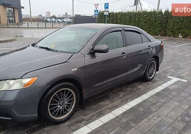 Серый Тойота Камри, объемом двигателя 3.46 л и пробегом 338 тыс. км за 6300 $, фото 3 на Automoto.ua