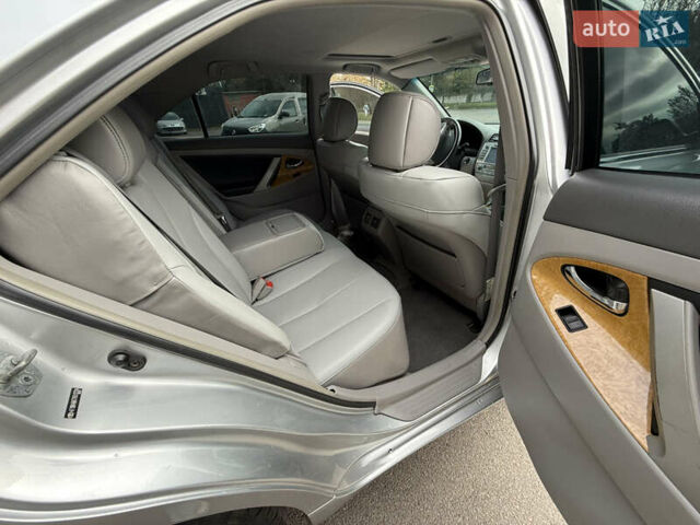 Серый Тойота Камри, объемом двигателя 3.46 л и пробегом 246 тыс. км за 8350 $, фото 34 на Automoto.ua