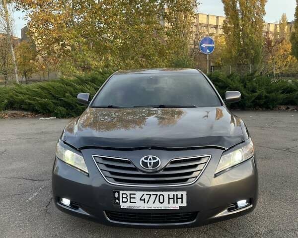 Серый Тойота Камри, объемом двигателя 0 л и пробегом 235 тыс. км за 8200 $, фото 1 на Automoto.ua