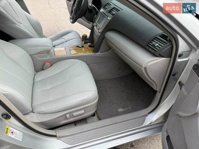 Серый Тойота Камри, объемом двигателя 3.46 л и пробегом 246 тыс. км за 8350 $, фото 20 на Automoto.ua