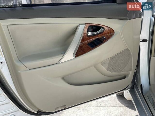 Серый Тойота Камри, объемом двигателя 3.46 л и пробегом 155 тыс. км за 8000 $, фото 20 на Automoto.ua