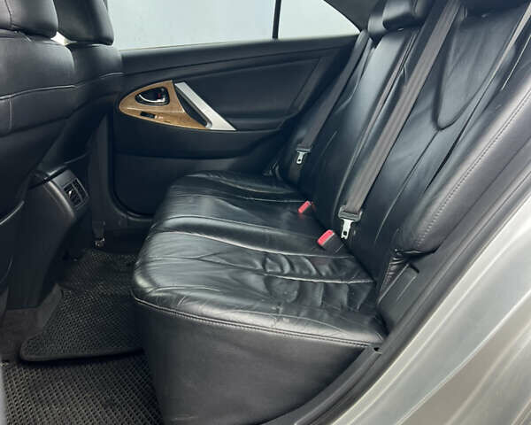 Сірий Тойота Камрі, об'ємом двигуна 3.46 л та пробігом 363 тис. км за 7999 $, фото 39 на Automoto.ua