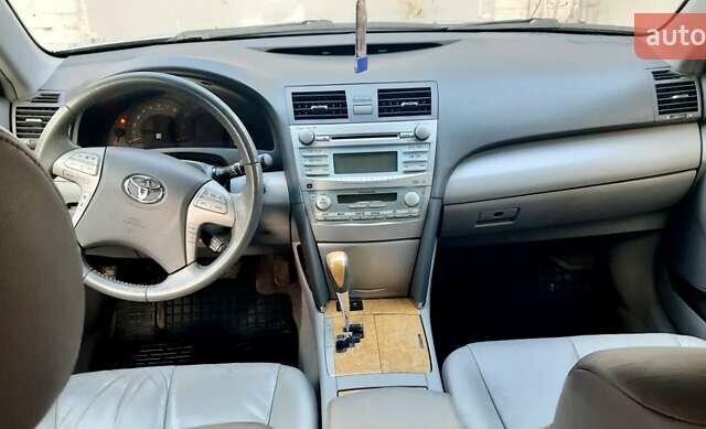 Серый Тойота Камри, объемом двигателя 3.5 л и пробегом 130 тыс. км за 10500 $, фото 9 на Automoto.ua