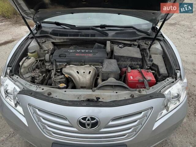 Серый Тойота Камри, объемом двигателя 2.36 л и пробегом 252 тыс. км за 7999 $, фото 10 на Automoto.ua