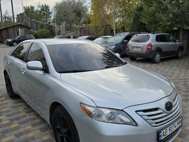 Серый Тойота Камри, объемом двигателя 2.4 л и пробегом 217 тыс. км за 7500 $, фото 4 на Automoto.ua