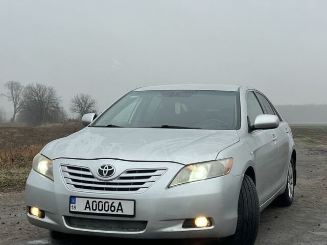 Сірий Тойота Камрі, об'ємом двигуна 3.5 л та пробігом 363 тис. км за 7999 $, фото 3 на Automoto.ua