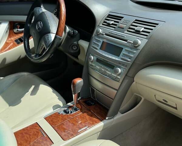 Серый Тойота Камри, объемом двигателя 3.46 л и пробегом 155 тыс. км за 8000 $, фото 7 на Automoto.ua