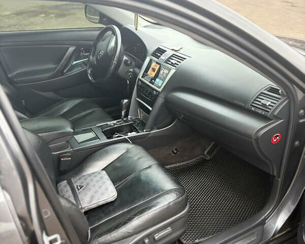 Сірий Тойота Камрі, об'ємом двигуна 3.46 л та пробігом 246 тис. км за 9200 $, фото 6 на Automoto.ua