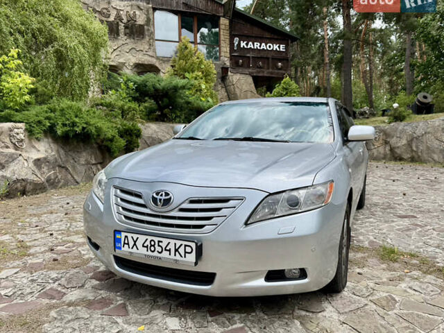 Сірий Тойота Камрі, об'ємом двигуна 3.5 л та пробігом 246 тис. км за 8300 $, фото 1 на Automoto.ua