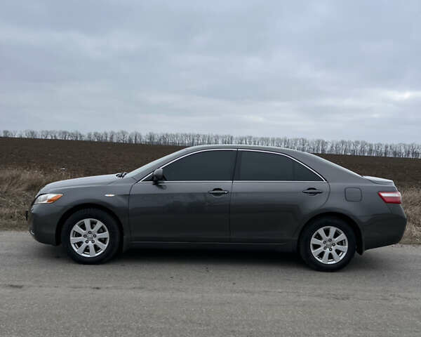 Серый Тойота Камри, объемом двигателя 2.36 л и пробегом 230 тыс. км за 9200 $, фото 2 на Automoto.ua