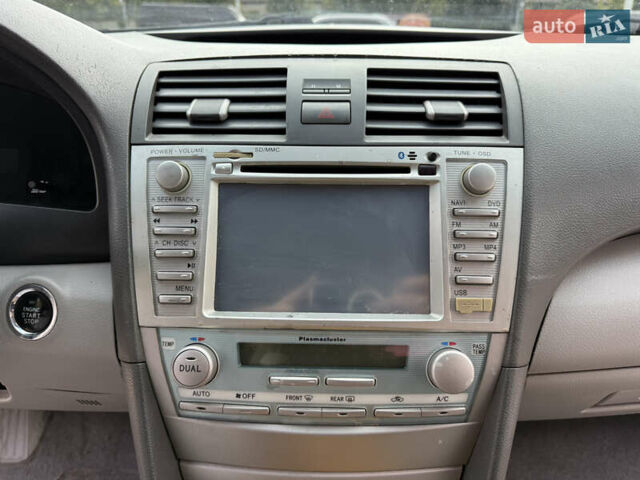 Серый Тойота Камри, объемом двигателя 3.46 л и пробегом 246 тыс. км за 8350 $, фото 22 на Automoto.ua