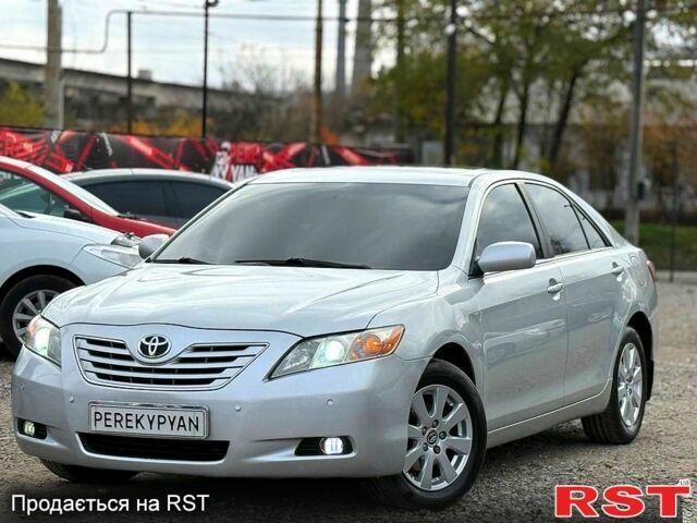 Серый Тойота Камри, объемом двигателя 3.5 л и пробегом 197 тыс. км за 8600 $, фото 1 на Automoto.ua