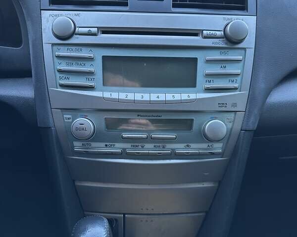 Серый Тойота Камри, объемом двигателя 2.36 л и пробегом 240 тыс. км за 6500 $, фото 24 на Automoto.ua