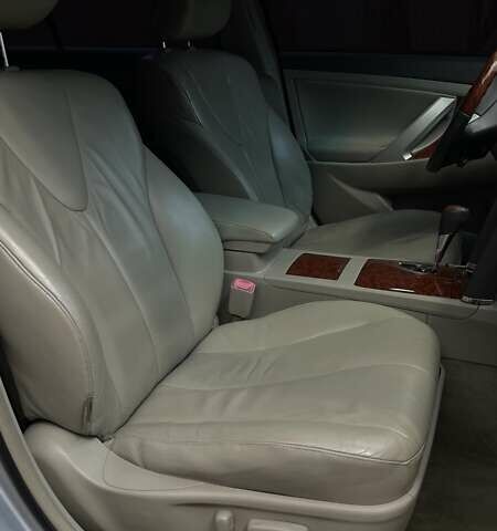 Серый Тойота Камри, объемом двигателя 3.46 л и пробегом 155 тыс. км за 8000 $, фото 6 на Automoto.ua